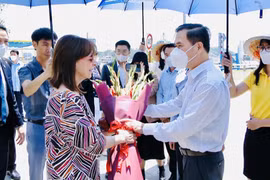 希腊总统参观广宁省下龙湾