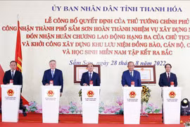 越南国家主席阮春福出席往北集结的南部同胞纪念区奠基仪式