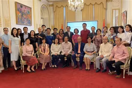 越老驻法国大使馆举行文化交流活动
