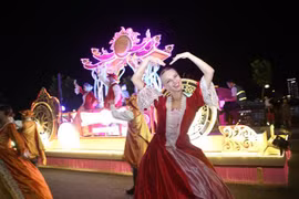 Sun Fest街头游行活动开启岘港精彩夏天