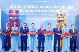 越南国家主席阮春福出席胡志明市新顺CMC数据中心揭牌仪式