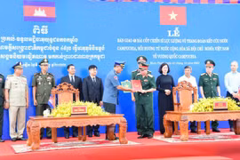 越南向柬埔寨移交49具柬埔寨救国团结武装力量战士遗骸