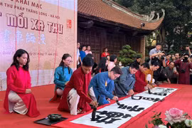 “车书一统”书法展在河内文庙－国子监举行
