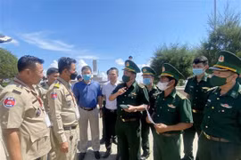 将600多名被骗到柬埔寨非法工作的越南公民送回国
