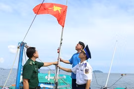 “海警与渔民并肩同行”活动在坚江省举行