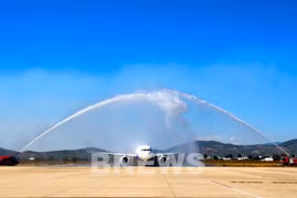 越游航空公司开通首条国际航线