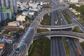 胡志明市轻轨1号线今日试跑