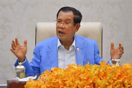 柬埔寨首相与东盟领导就地区问题进行讨论