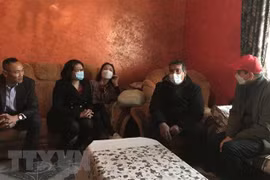 2022壬寅年春节：越南驻阿尔及利亚大使走访慰问旅阿越侨和在阿越劳