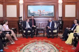 越南胡志明市人民与古巴人民加强交流与合作