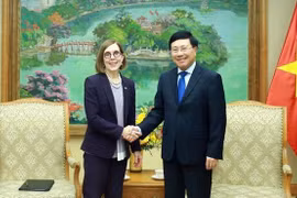 政府常务副总理范平明会见美国俄勒冈州州长凯特·布朗