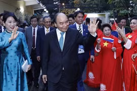 越南国家主席阮春福走访慰问旅泰越南人社群
