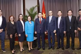越南国会主席王廷惠会见克拉克经济特区首席执行官