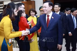 越南国会主席王廷惠探访越南驻菲律宾大使馆