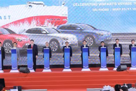 政府总理范明政出席Vinfast首批电动汽车出口美国启动仪式
