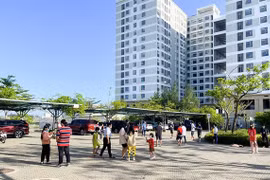 收养新冠孤儿的希望学校开学 首批300名学生开始上课