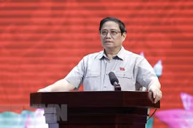 政府总理范明政与芹苴市选民进行会面