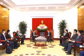 越共中央书记处常务书记武文赏会见新加坡副总理王瑞杰