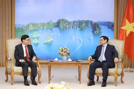 越南政府总理范明政会见新加坡副总理王瑞杰