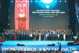 邓鸿英当选第7届越南青年企业家协会中央委员会主席