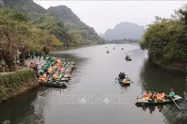 宁平省长安旅游景区重新开放 游客接踵而来