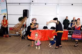 比利时团结节歌颂胡志明主席