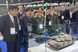 越南参加在法国举行的陆军武器展
