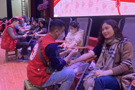 清化省“红色星期天”无偿献血活动吸引千名志愿者参加