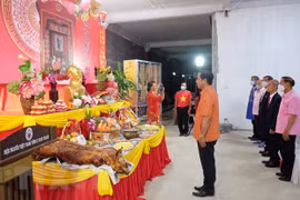 2022壬寅年春节：旅居泰国乌隆府越侨上香缅怀胡志明主席