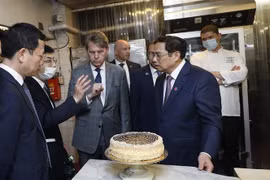 越南政府总理范明政走访胡志明主席曾务工的欧尼帕克豪斯酒店