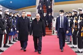 越南国家主席阮春福开始对韩国进行国事访问
