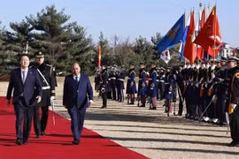韩国总统举行仪式 欢迎越南国家主席阮春福访韩