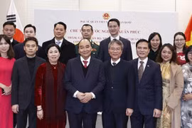 越南国家主席阮春福会见旅韩越南人代表