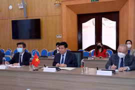 越南计划与投资部部长阮志勇与美国-东盟商业委员会领导举行座谈会