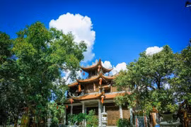 谅山省奇共河边的古老寺庙——城寺