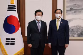 越南外长裴青山会见韩国国会议长和韩国副总理兼财政部长