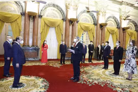 越南国家主席阮春福会见递交国书的墨西哥和美国驻越大使