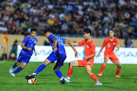 第31届运动会男足比赛：泰国队以5-0大胜新加坡队 名列B组首位