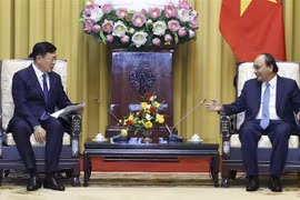 越南国家主席阮春福会见韩国乐天集团董事长辛东彬