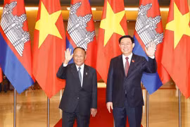 越南国会主席王廷惠与柬埔寨王国国会主席韩桑林举行会谈