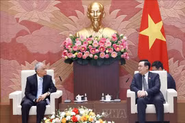 越南国会主席王廷惠会见老挝国会副主席宋玛·奔舍那