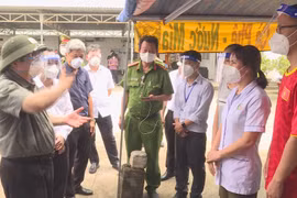 范明政总理赴胡志明市视察防疫工作 