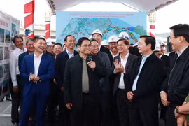 政府总理范明政视察芽庄—甘林高速公路建设进度