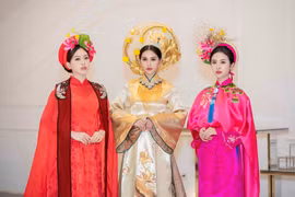 越南佳丽身穿宫廷奥戴 展示国粹服饰文化（组图）