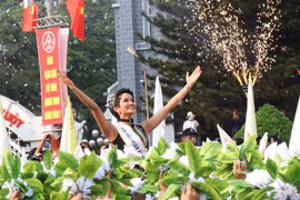邦美蜀市热闹非凡的街头艺术节（组图）