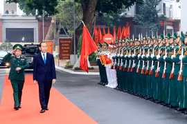 国家主席陈大光出席越南人民军成立73周年纪念典礼（组图）