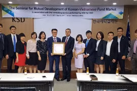 VSD考察团与KSD代表团合影。（图片来源：越通社）