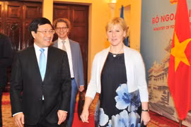 越南副总理范平明瑞典外交部长玛戈特・瓦尔斯特伦举行会谈（组图）