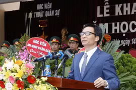 武德儋在开学典礼上发表讲话。