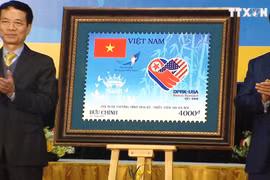 庆祝美朝领导人会晤的特种邮票正式发行
